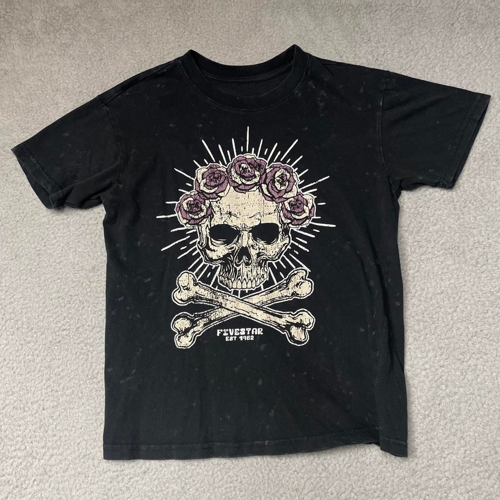 Fivestar Graphic Tee Womens Small Black Skull Roses Crossbones Y2K Skater Vtg